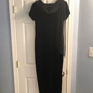 Social Circles Black Velvet ShortSleeve Midi Dress